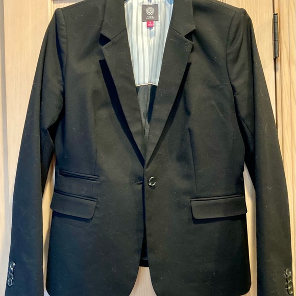 Vince Camuto Jackets & Blazers - Vince Camuto Black Jacket with Charcoal and Ivory Striped inside fabric